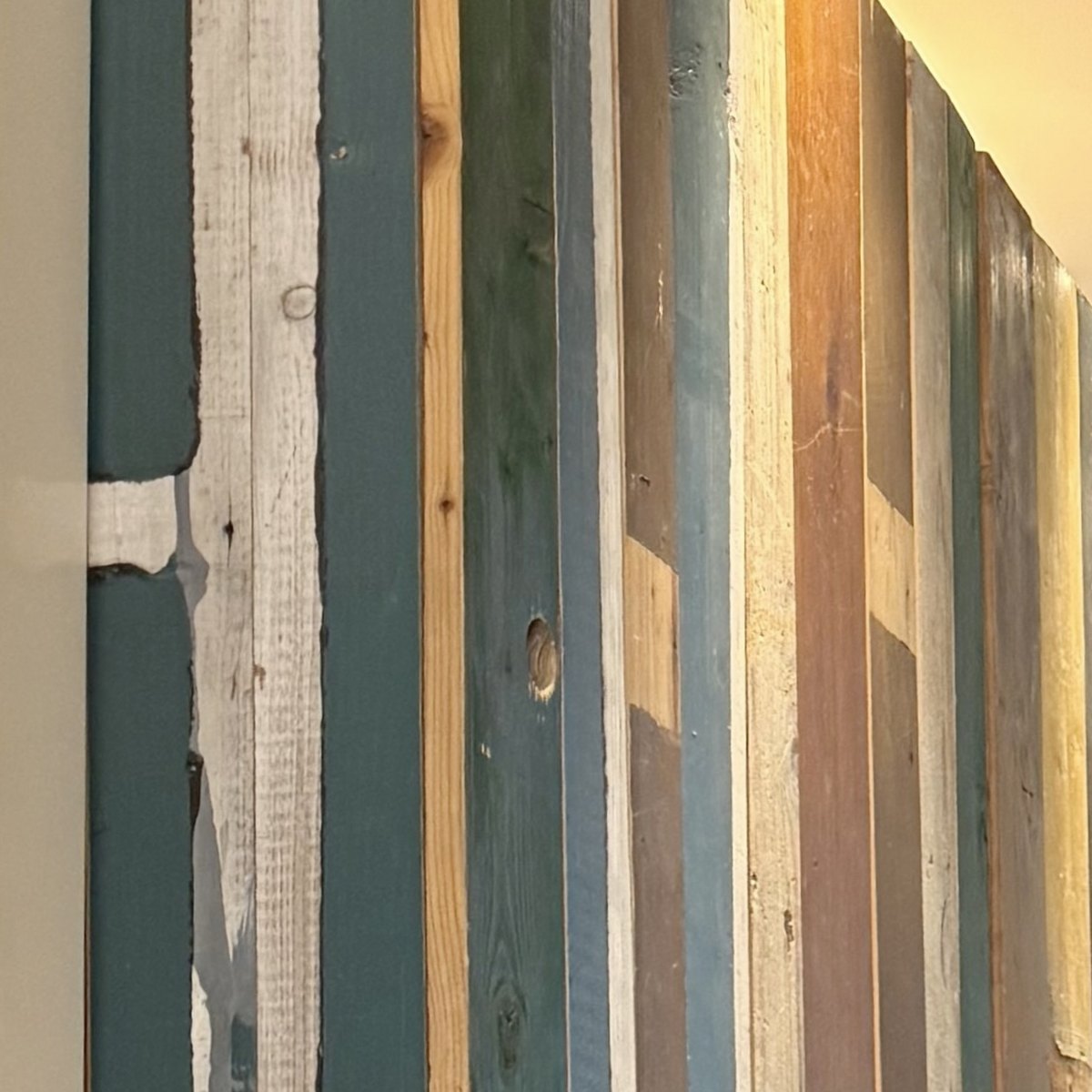 NoHi, detail, the doors of the vintage hallway units