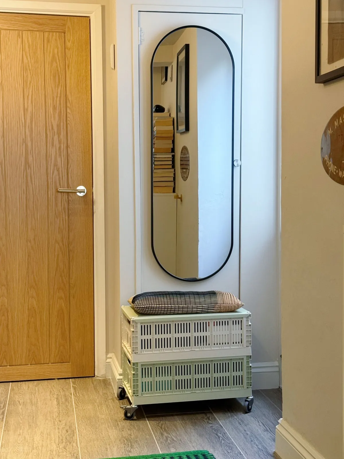 NoHi, the hallway mirror and wardrobe