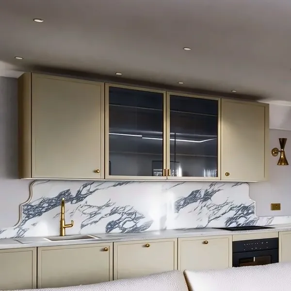 Lovely and Calm, marble splashback under fluted glass wall units