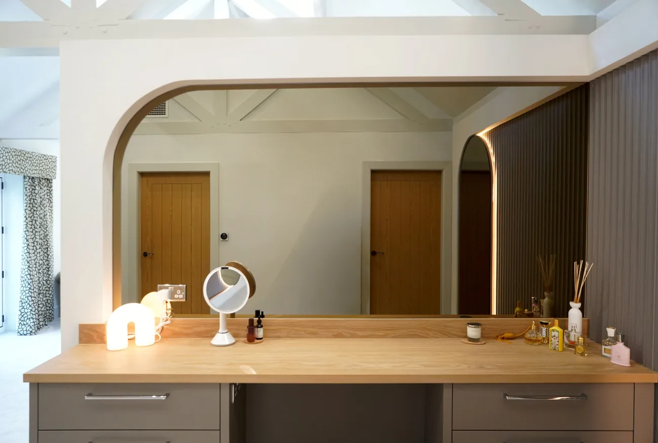 Suite Escape, the dressing table through the arch