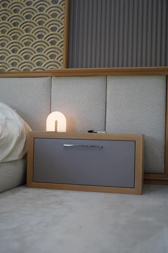 Suite Escape, the bedside