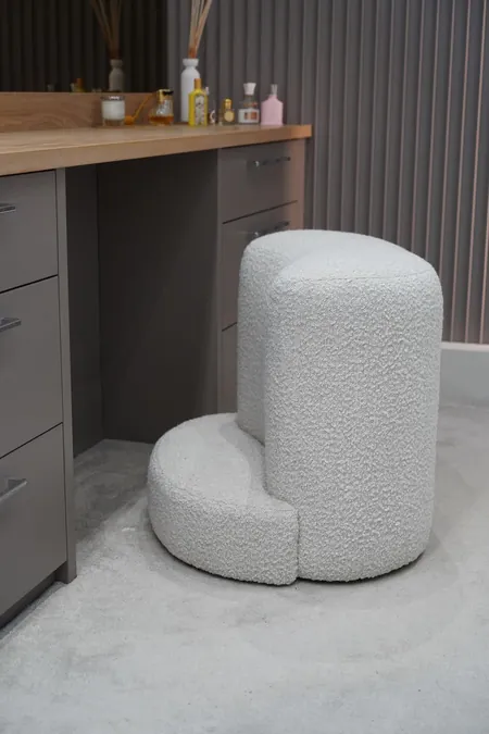 Suite Escape, the footstool with its step