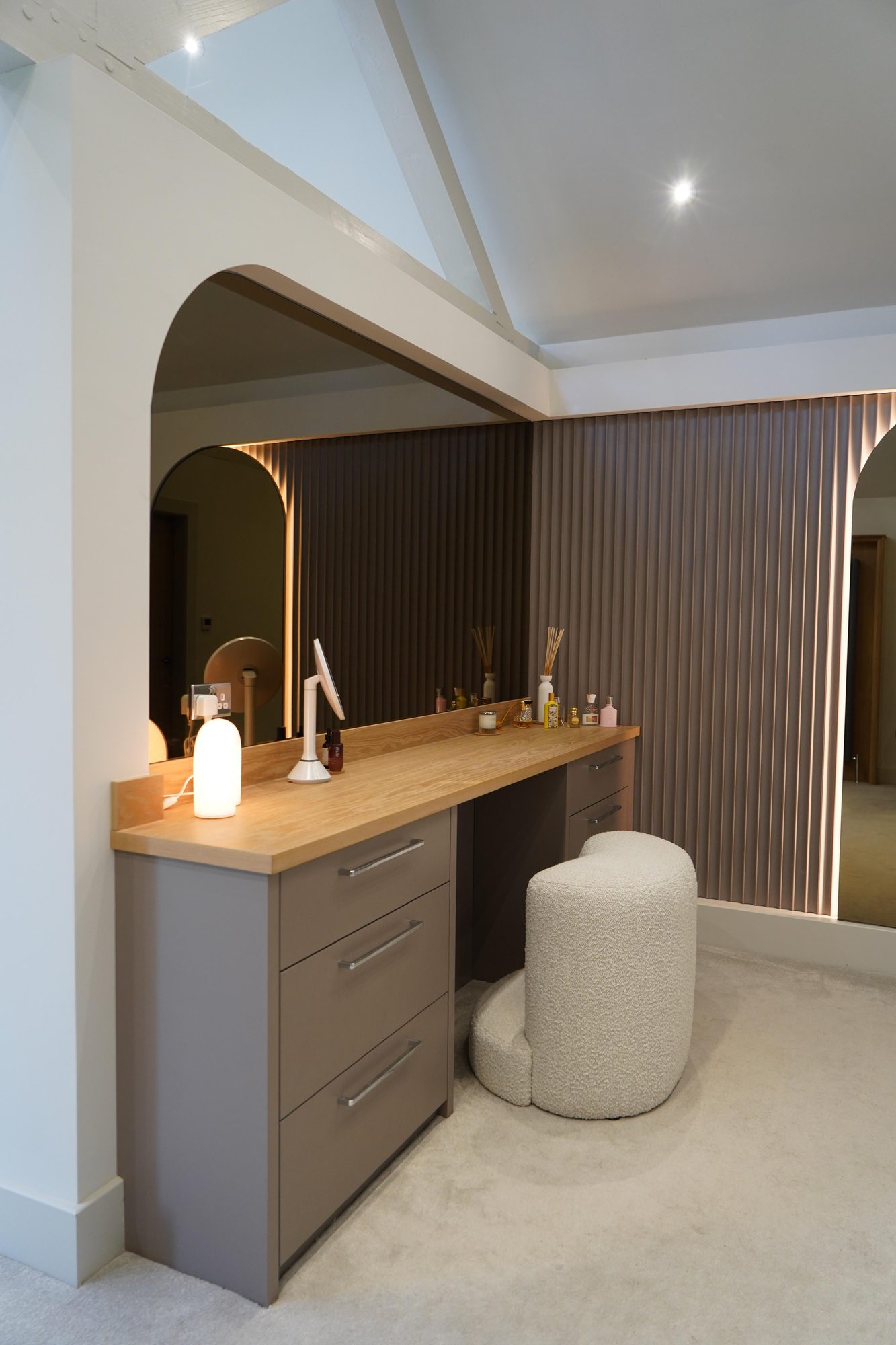 Suite Escape, the dressing table in its arch