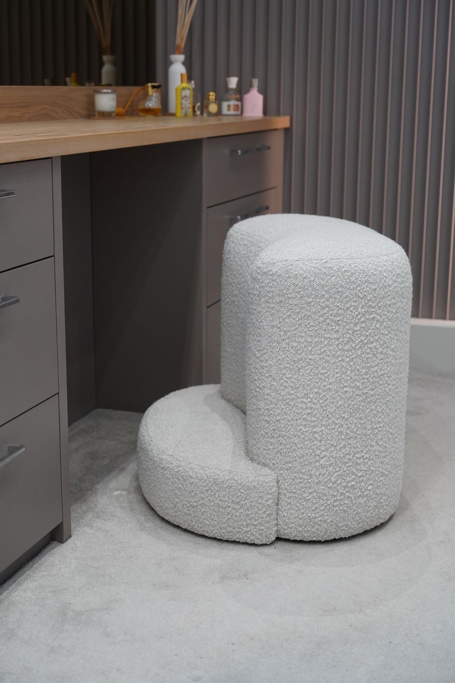Suite Escape, the footstool with its step